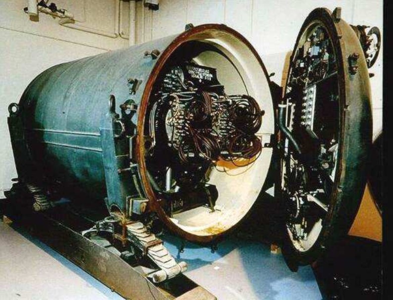 最愚蠢的*器武**大盘点：有人用冰造航母还有人用母鸡给*弹核**保暖