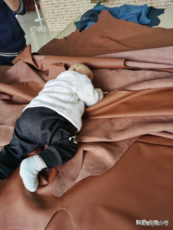 真皮沙发散发出的气味是甲醛吗,真皮沙发的味道是什么样的