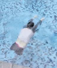 她3岁惨遭父母抛弃,无腿女孩截肢后被父母狠心遗弃