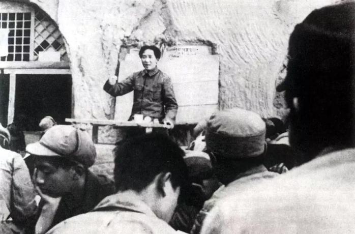 1948年毛主席遭精准轰炸，九死一生，一封电报让内鬼浮出水面