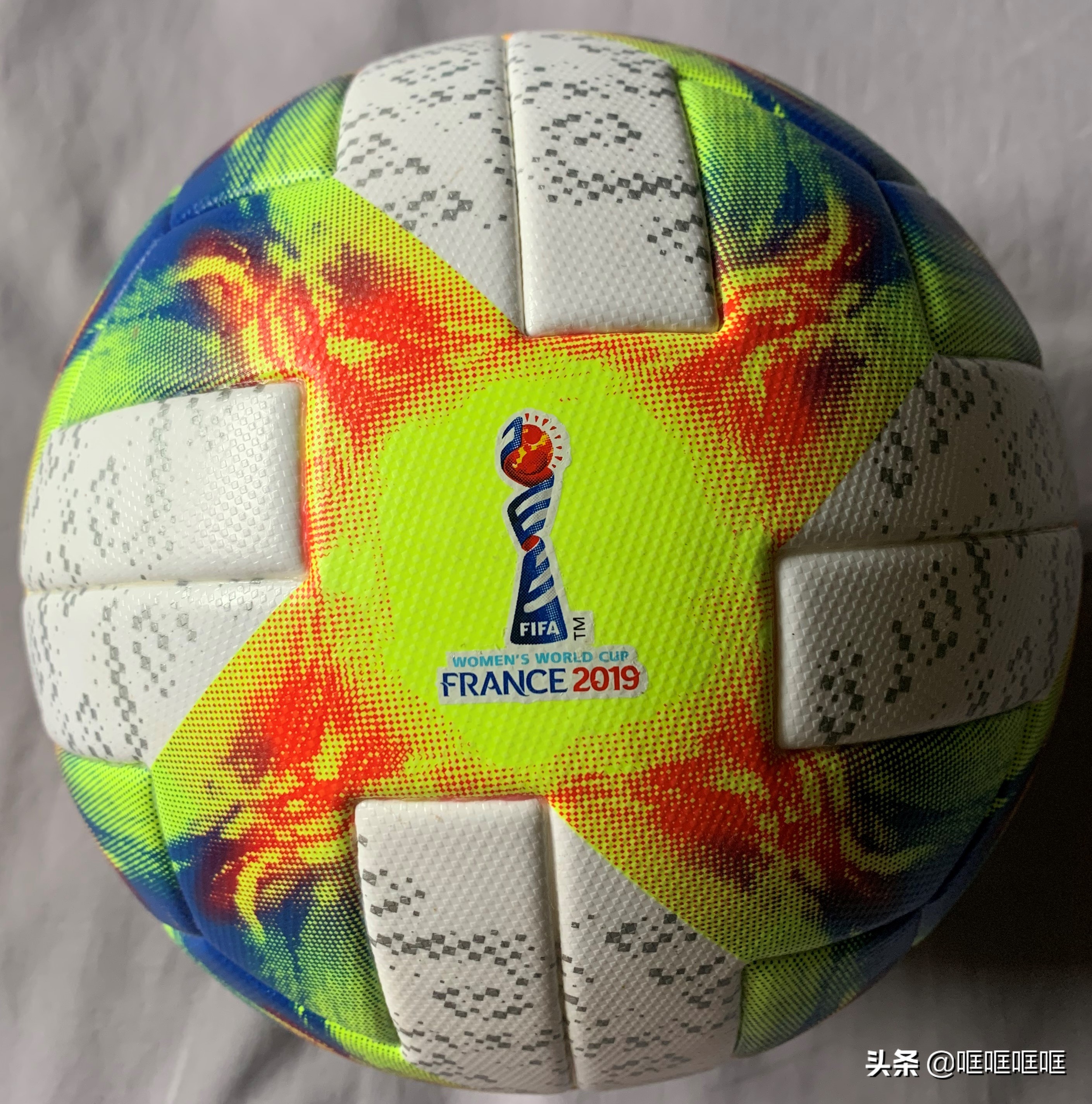 阿迪达斯足球淘汰赛专用高端版,阿迪达斯2020欧洲杯用球黑色款