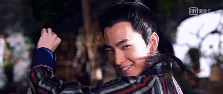 杨烁从年轻到现在颜值变化,杨烁是帅还是有魅力