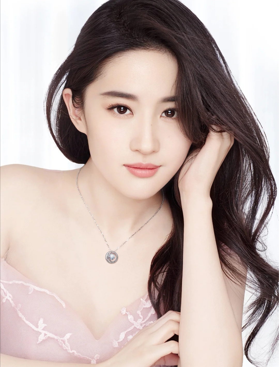 迪丽热巴眼睛是三白眼,迪丽热巴漂亮的眼睛图片大全