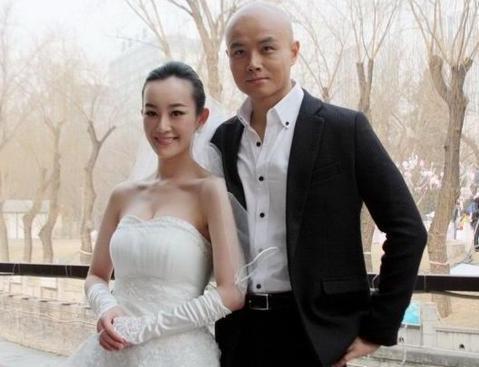 46岁的乐嘉，混成这样该怪谁呢？成于富豪妻子败于自己