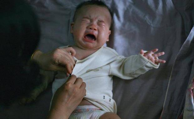 宝宝用湿巾纸擦屁股好不好,新手爸妈给宝宝擦屁股