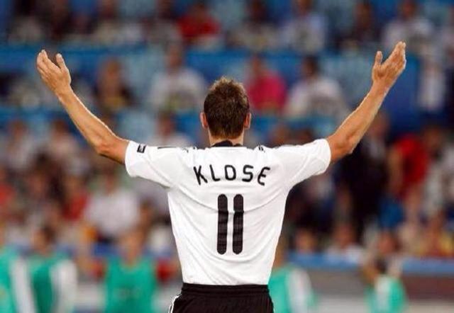 克洛泽世界杯4次空翻,克洛泽02年世界杯空翻