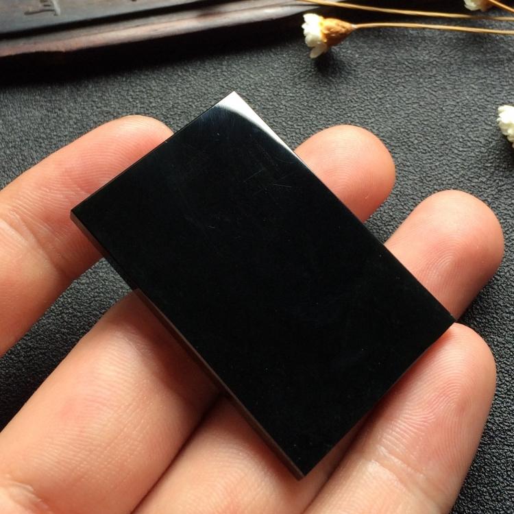 黑色翡翠的辨别及其相似玉种鉴定