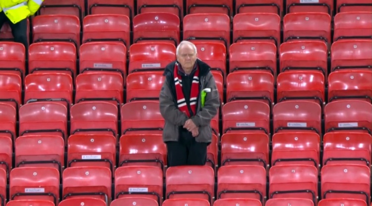 诡异的笑容,诡异的微笑后续知乎