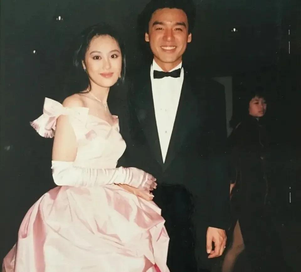 章小蕙为什么是香港第一拜金女,章小蕙是妖女还是名媛