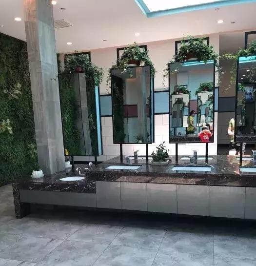 无锡梅村服务区女士停车位,高速服务区女司机专用停车位