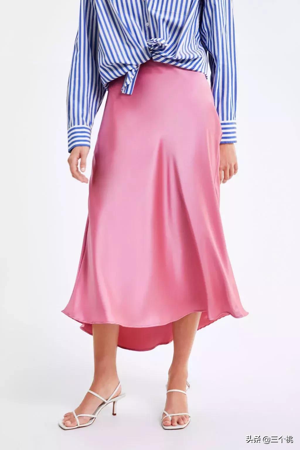 今年流行的裙子不穿高跟鞋,穿今年最流行的裙子