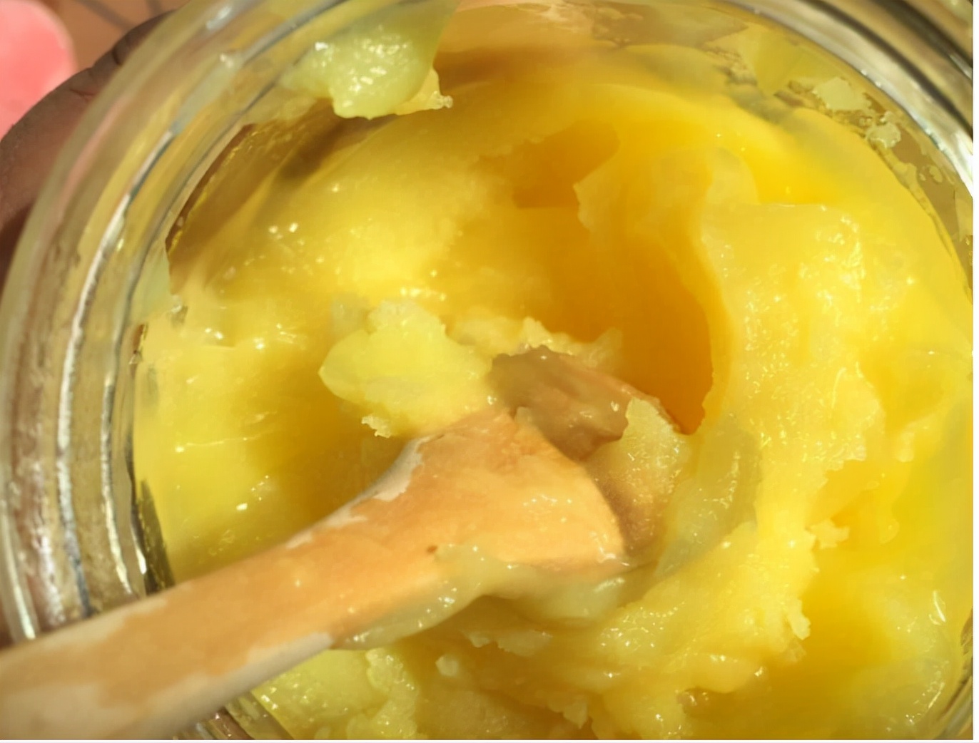 宰鸡时鸡身上的毛根部怎么去掉,鸡肚子里有一包水能不能吃