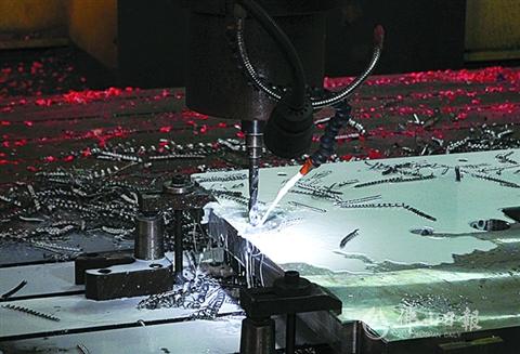 创新技术哪家强？新鹏陶瓷周庆添30年研发上百件专利产品！