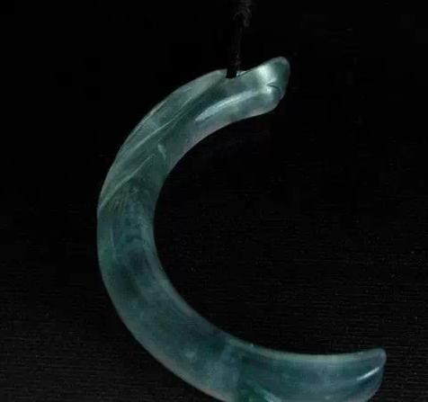 翡翠手镯基本知识大全,翡翠手镯的鉴赏方法和技巧