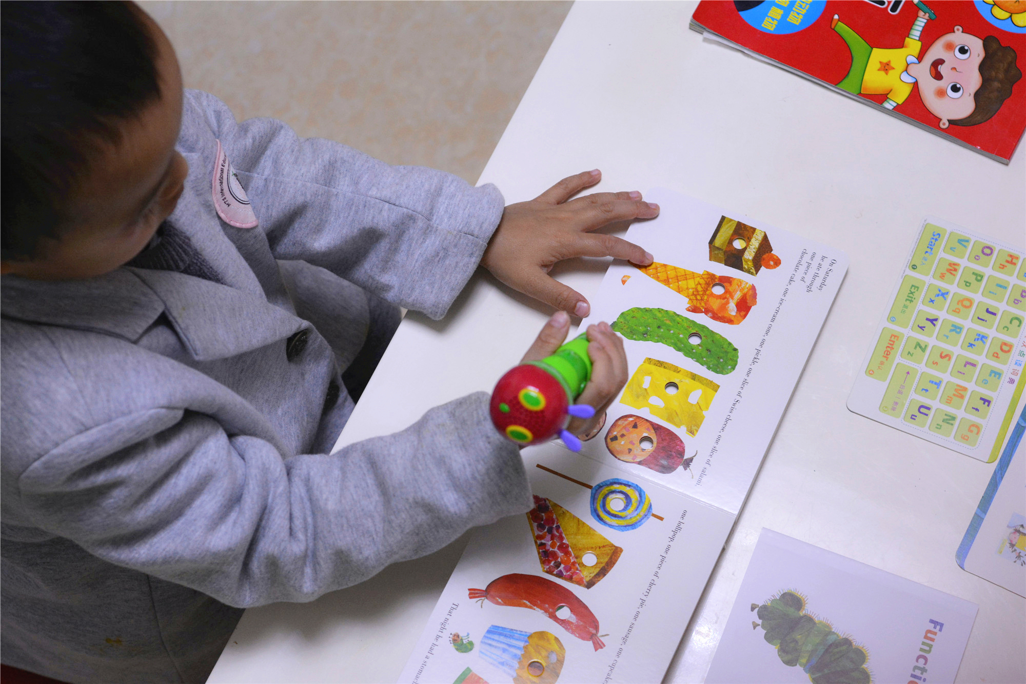 毛毛虫点读笔绘本入门,小彼恩和毛毛虫点读笔是什么关系