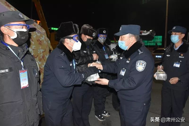 元宵节暖心汤圆送一线抗疫英雄,元宵佳节送汤圆情暖前线防疫人