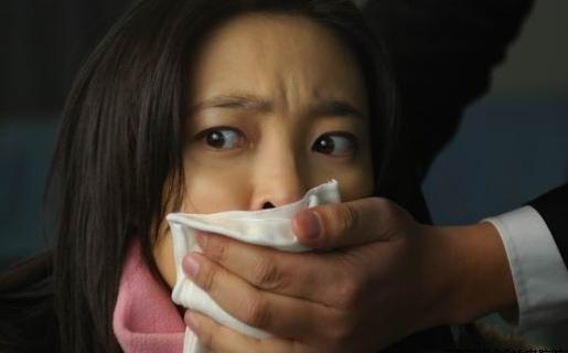 闻一闻就昏迷，拍拍肩就被人控制，真的有如此神奇的“*魂药迷**”？