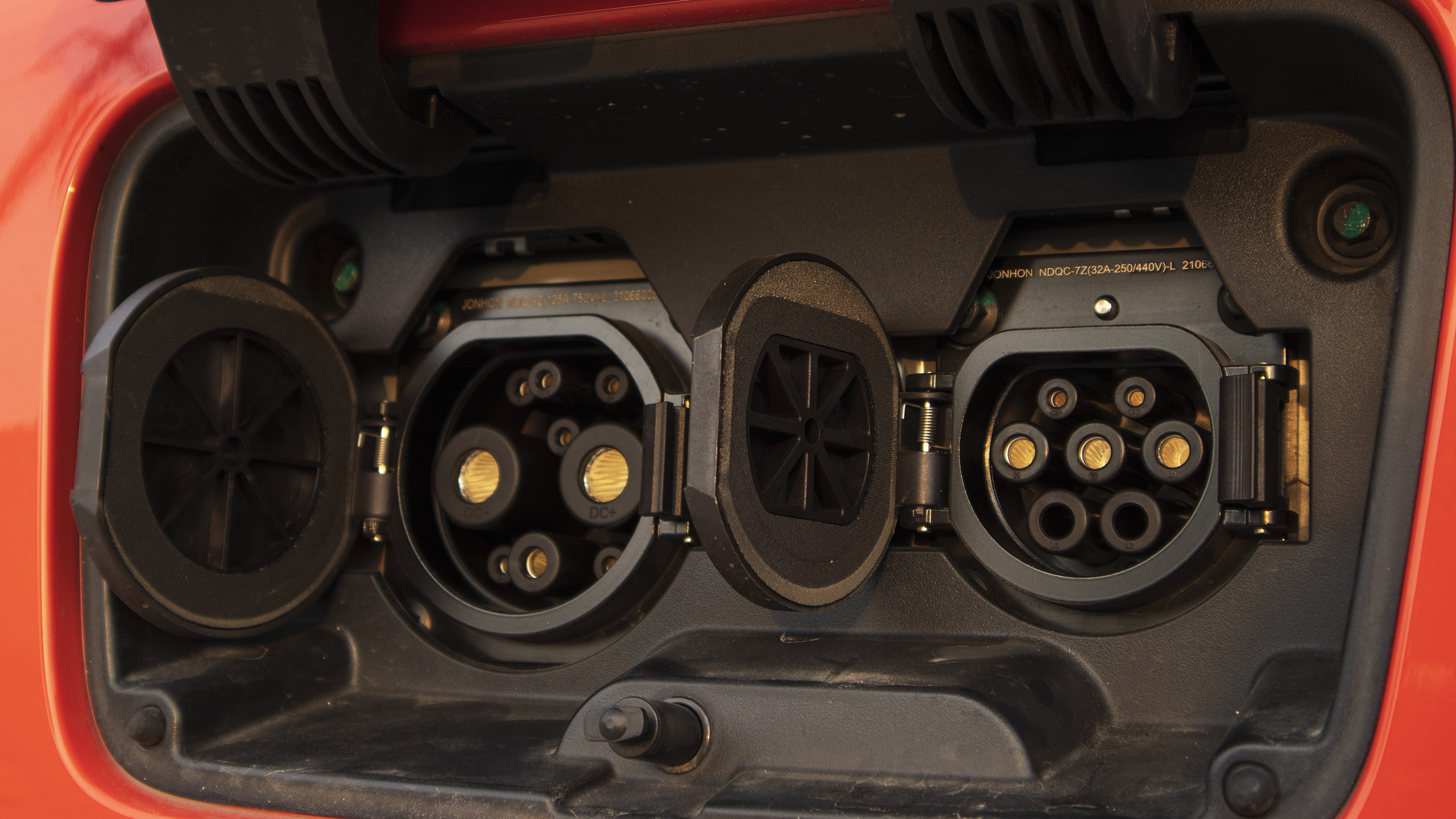 403公里续航,零跑t03310轻享版深度体验