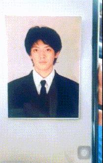 回家的路上看到这么多钱，背包都装不下啊，现在该怎么办