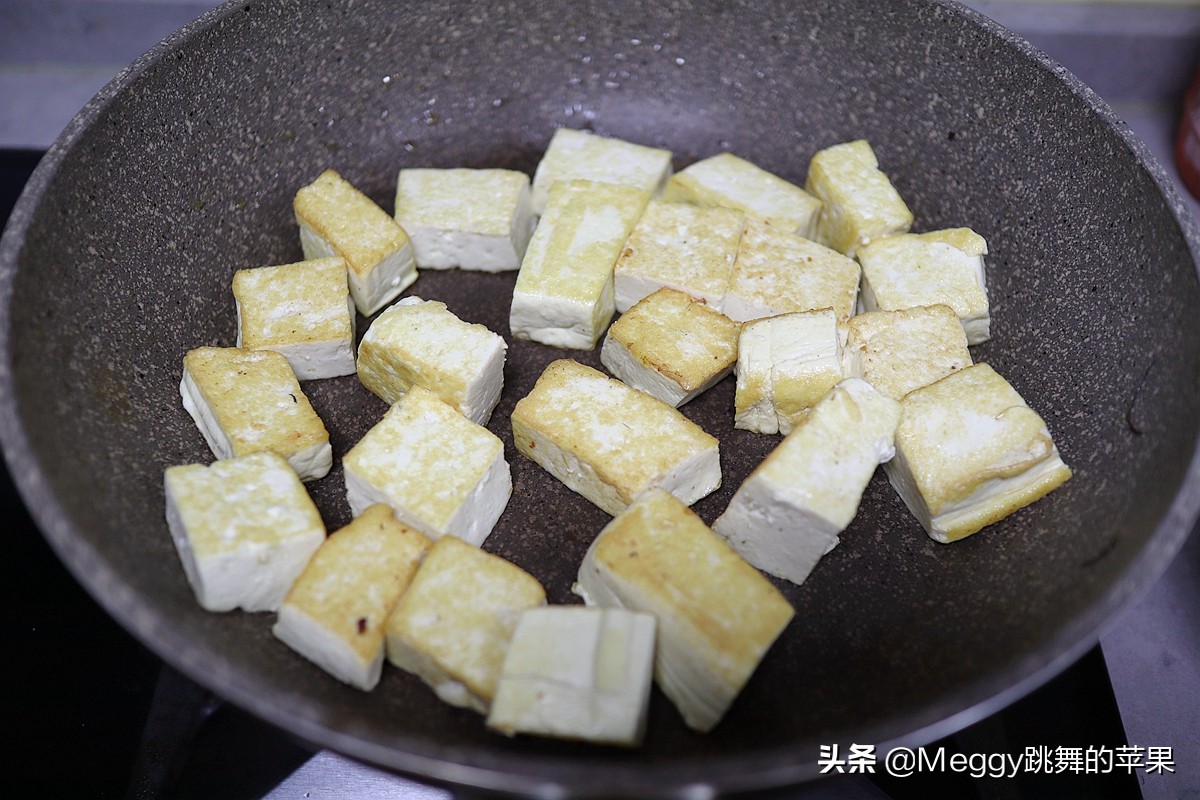 豆腐炖鱼块大锅饭正宗做法,春节炸鱼块炖豆腐