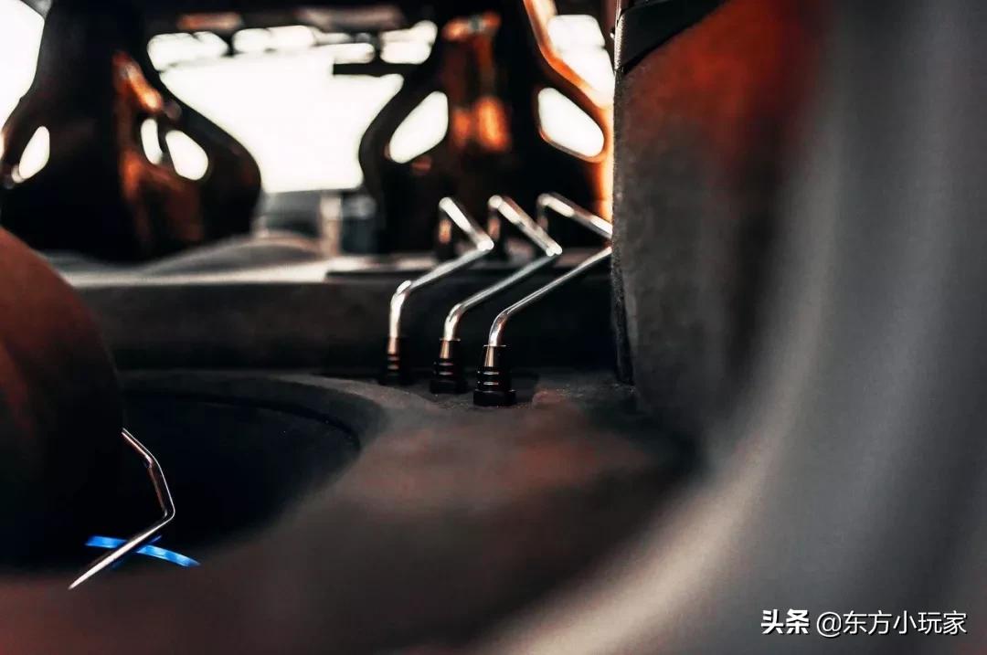 改装再好看,还是一辆“大众”还是带R的,她还是最后上他的奔驰