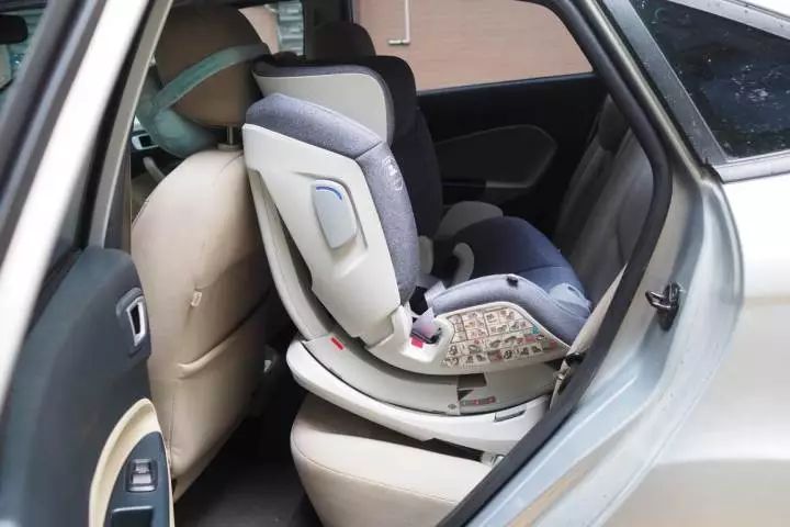 婴儿多大可以使用半躺安全座椅,安全座椅0-12岁可坐可躺测评