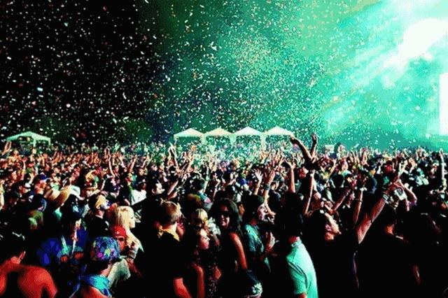 饮品福利秒杀包邮直播,特惠活动抢购饮品