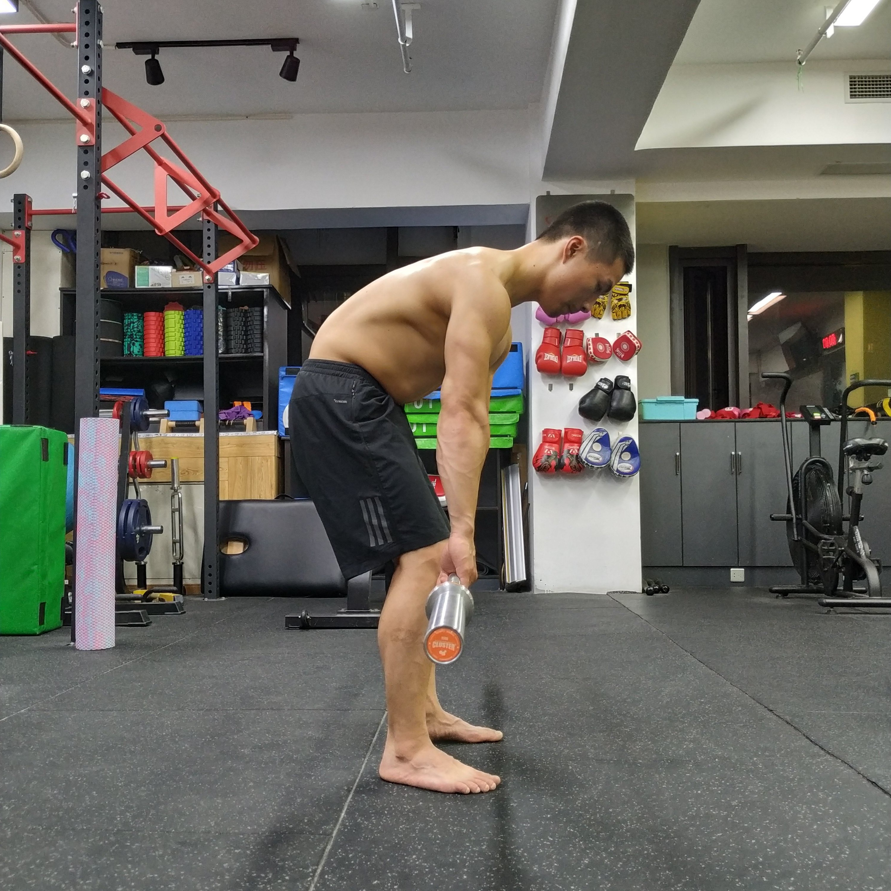 传统硬拉的正确方法,传统硬拉简单一点还是宽距硬拉难