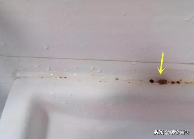 白色的玻璃胶发霉什么原因,家里的玻璃胶发霉怎么办