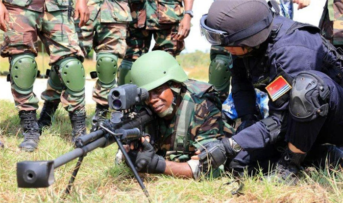 非洲国家内斗，却被戏称为中国两所军校学生的PK，这是为什么？