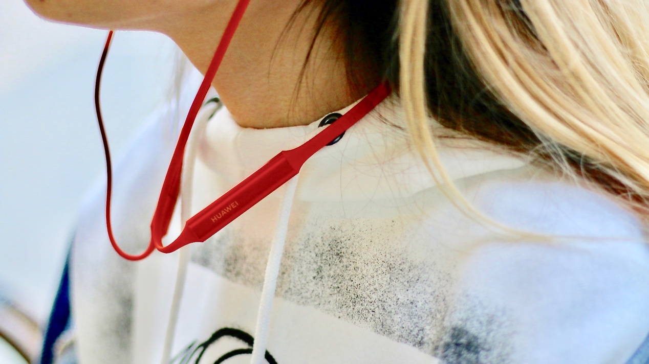 华为freelace耳机优势,华为freelace颈挂式耳机正确使用