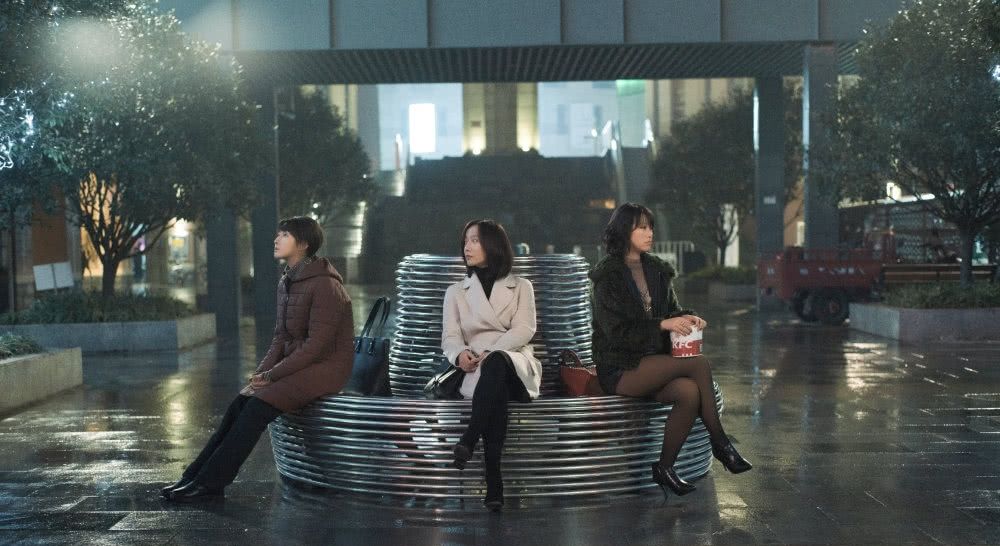 《被光抓走的人》|中年婚姻=平庸虚伪+出轨谎言+偏执自私?