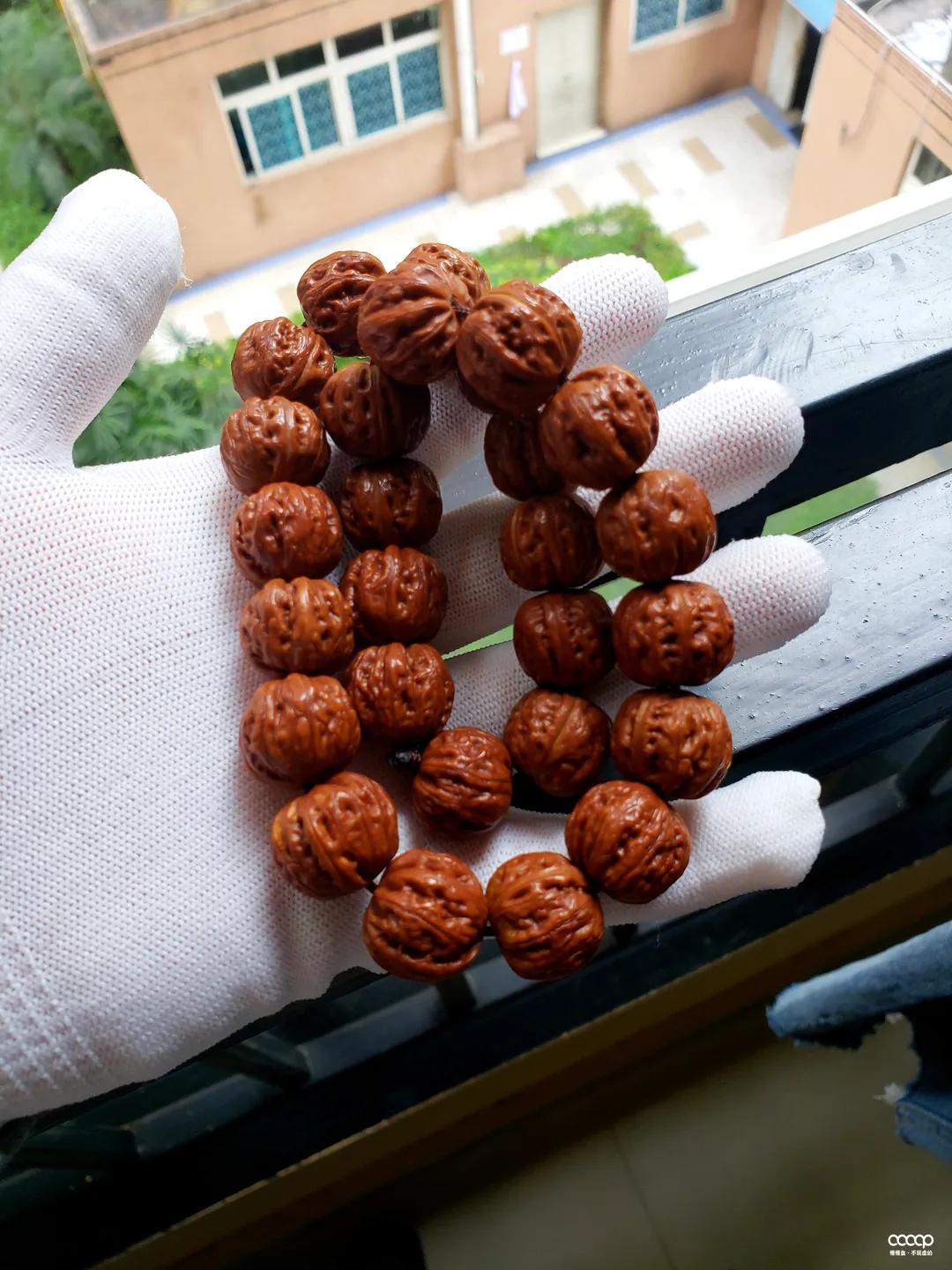 小核桃手串是不是越小就越好,玩核桃少走弯路