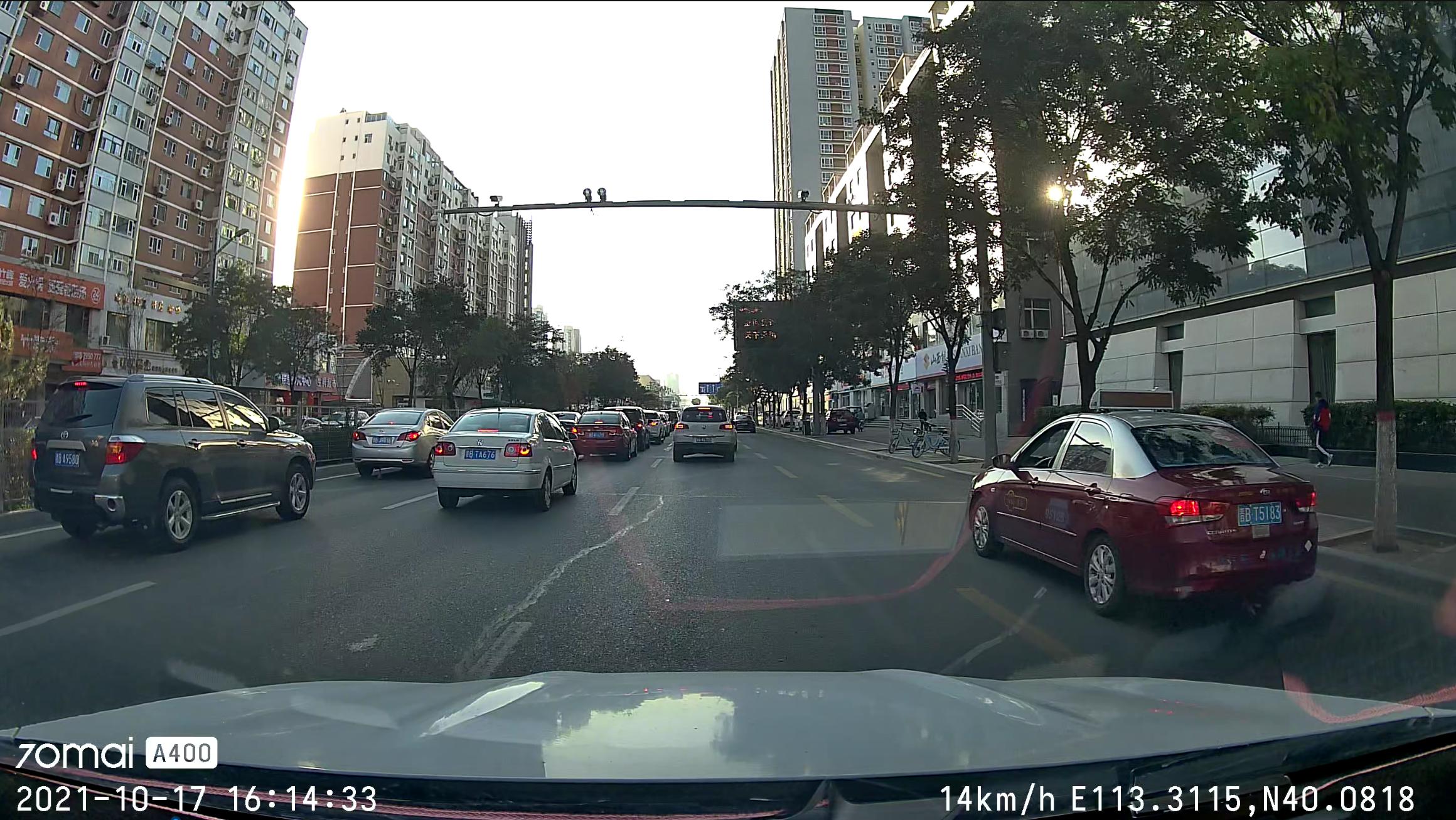 一百多行车记录仪高性价比,行车记录仪900多块钱有必要吗