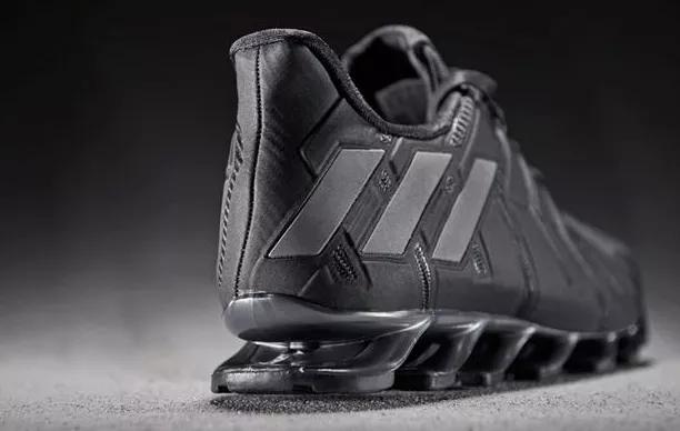 青铜价王者跑鞋！“第三代”国产刀锋鞋再升级，踩下去自动弹回来