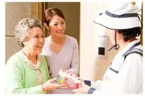 一瓶只卖2.2元小奶的公司,一年赚了36亿,这才是商业模式的秘密