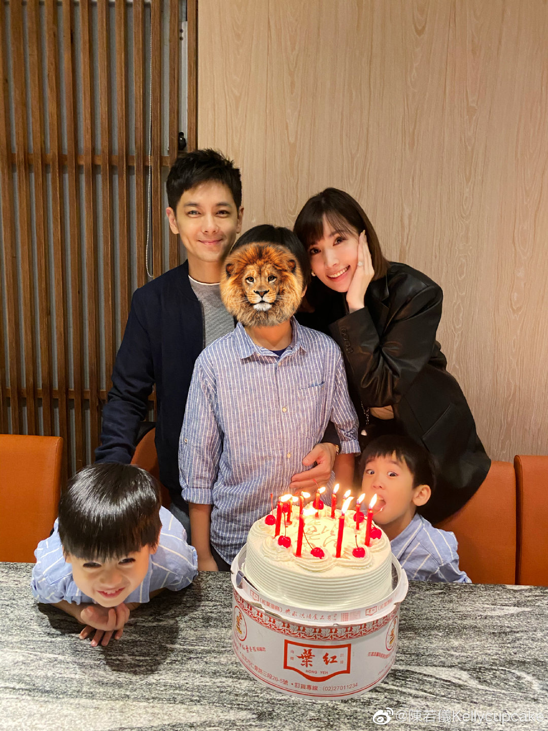 林志颖11岁儿子kimi罕露面,林志颖双胞胎儿子谁和kimi哥哥像