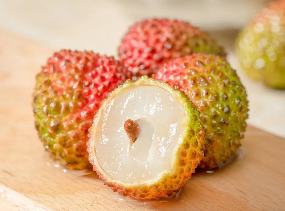 这些水果给娃吃要格外注意,这4种水果少让小孩子吃