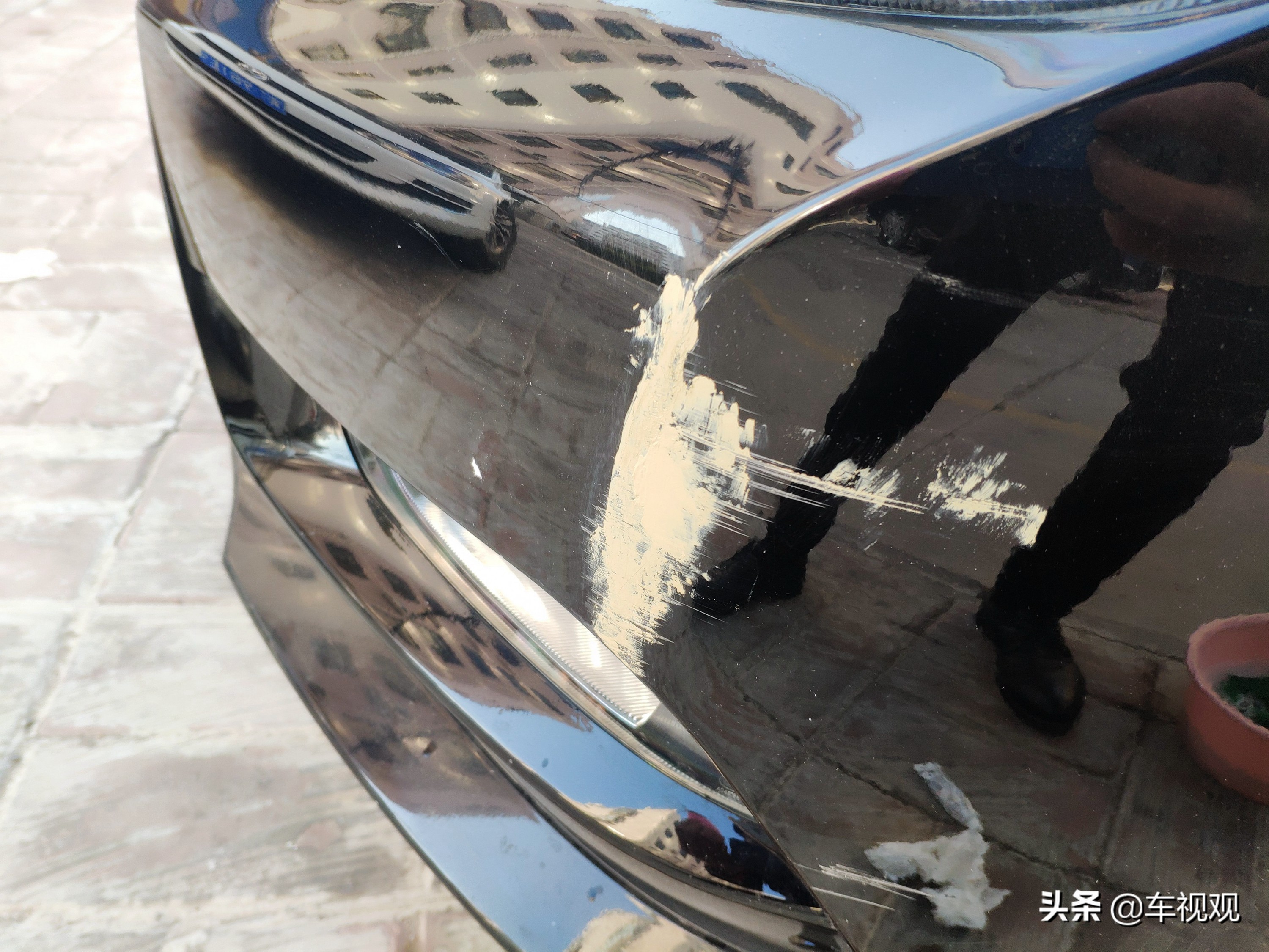 刮蹭车漆修补喷漆流程,黑车漆被刮怎么用自喷漆修复