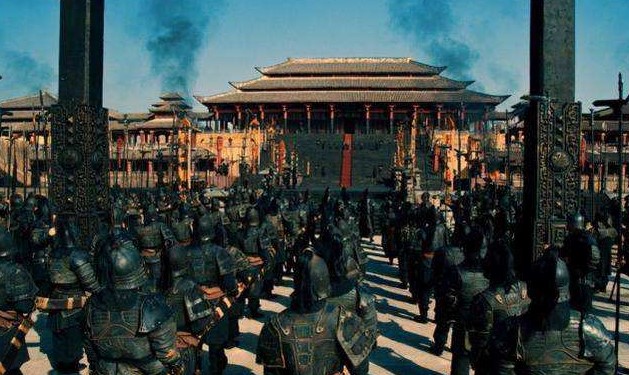 开始时朝野对他还是抱着很大的期望；可事实证明这货比刘子业还渣