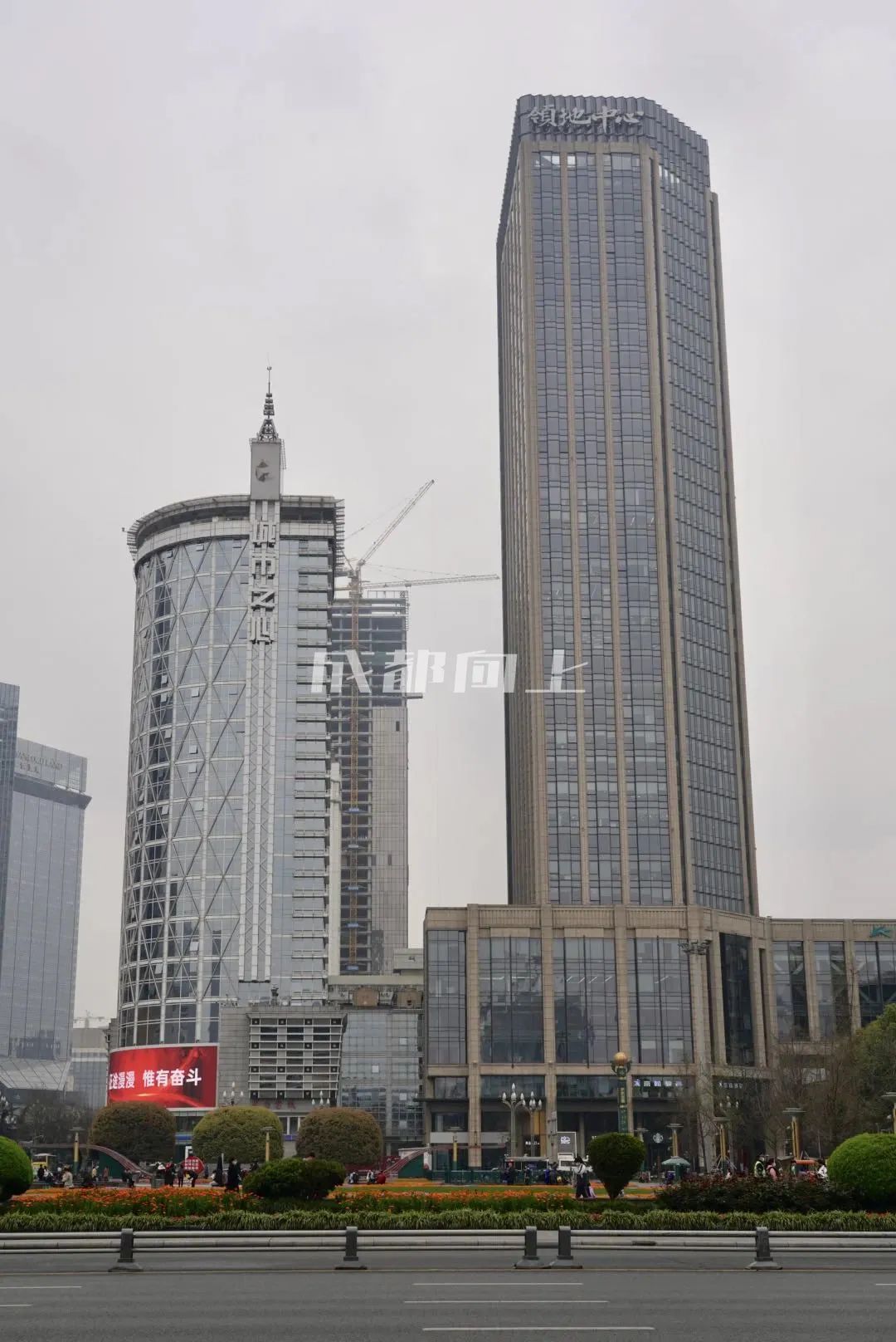 如何让成都变东京？网友：大LOGO收敛点