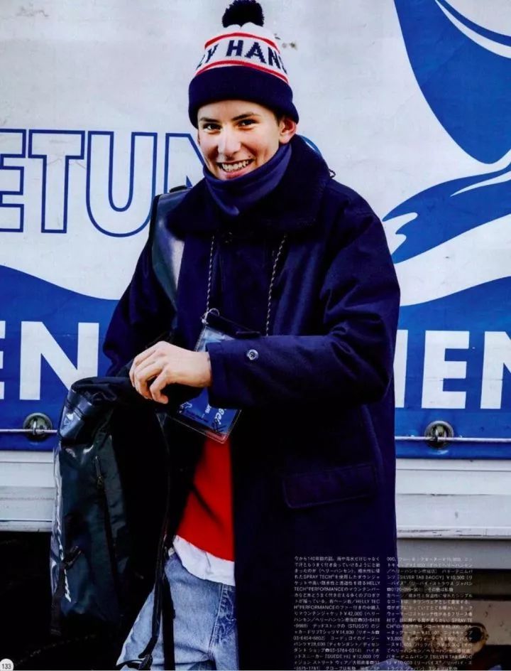 男生肤色黑穿什么颜色衣服,肤色较黑男生穿什么颜色的短袖