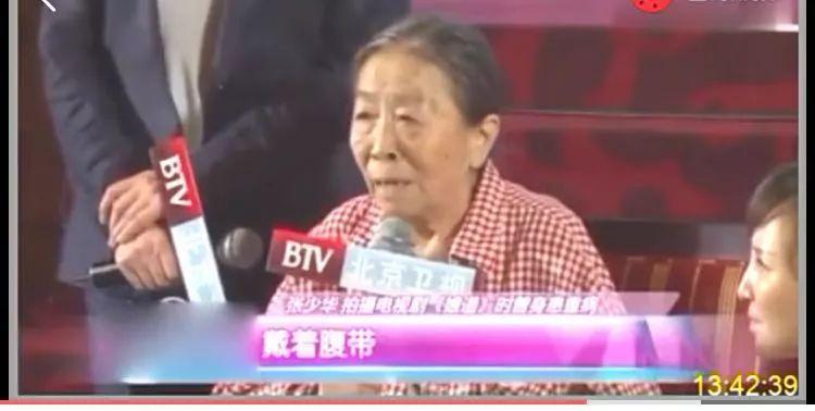 3岁丧父46岁开始演戏，缝完12针，绑腹带坚持拍戏，住40平米蜗居