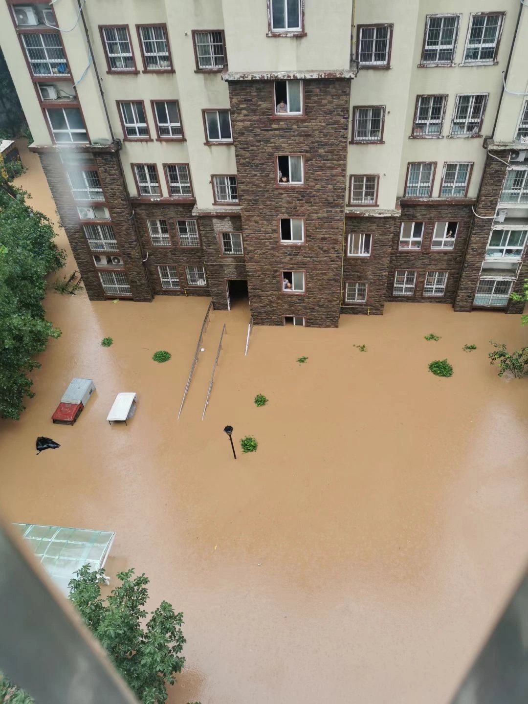 楼被水淹了还能住吗,一楼被淹了怎么留证据