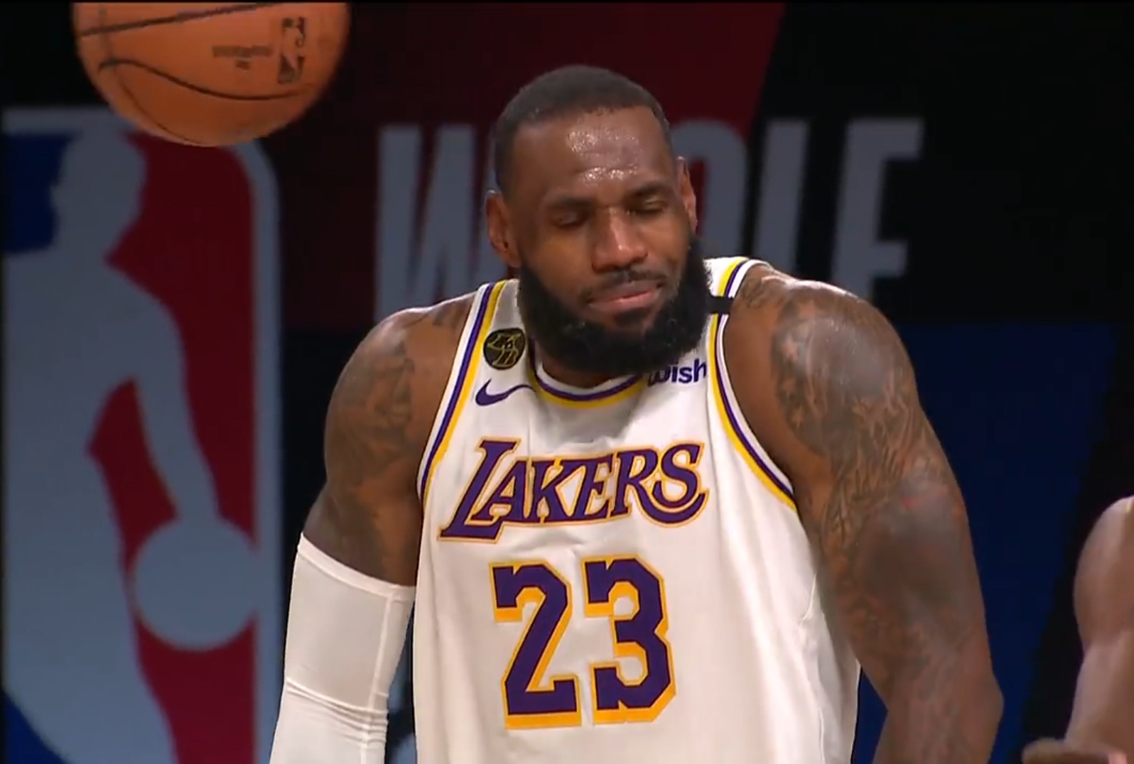 老詹一招声东击西真是艺高人胆大,老詹被吓到瞬间