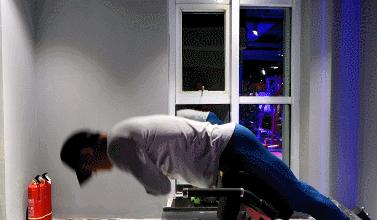 收尾动作山羊挺身刺激竖脊肌下背,背屈伸训练