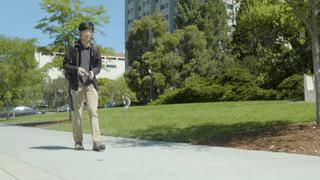 那个UC伯克利弹跳机器人可以蹦到户外玩耍了!还是靠那一条腿