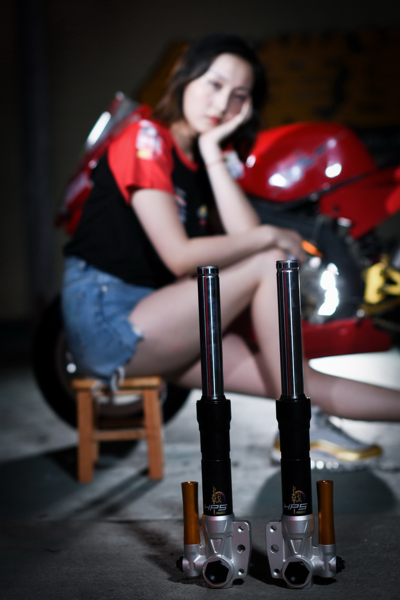 提高了稳定性与舒适度!野蛮公牛HPS前叉、XPS后减震