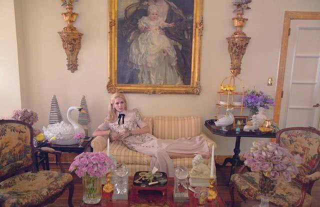 她不仅是众人艳羡的王室公主，更是称霸秀场的ItGirl