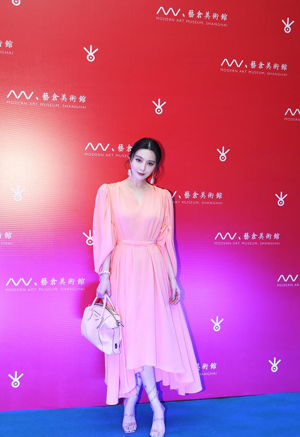 其实腿不是越细越好看！看看范冰冰这“多肉腿”，直男偏爱这一款